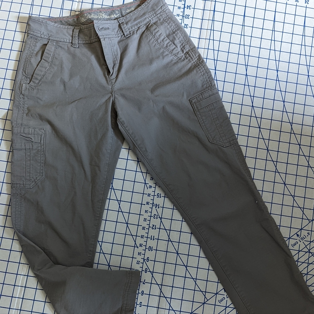 Eddie Bauer Cargo Crop size 2